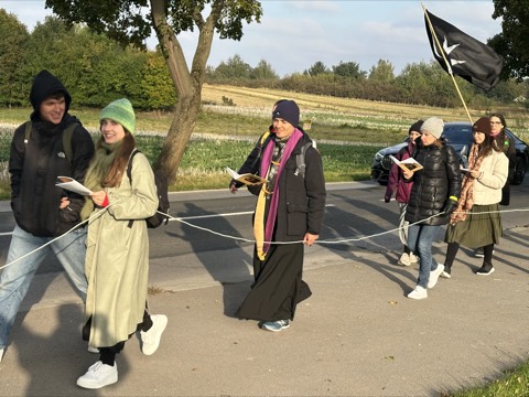 VI Piesza Pielgrzymka Tradycji do Wąwolnicy, 2025 — fotografia 76