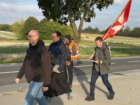 VI Piesza Pielgrzymka Tradycji do Wąwolnicy, 2025 — fotografia 80